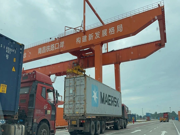 浙江杭州集裝箱門式起重機(jī)廠家集裝箱門式起重機(jī)性能出色