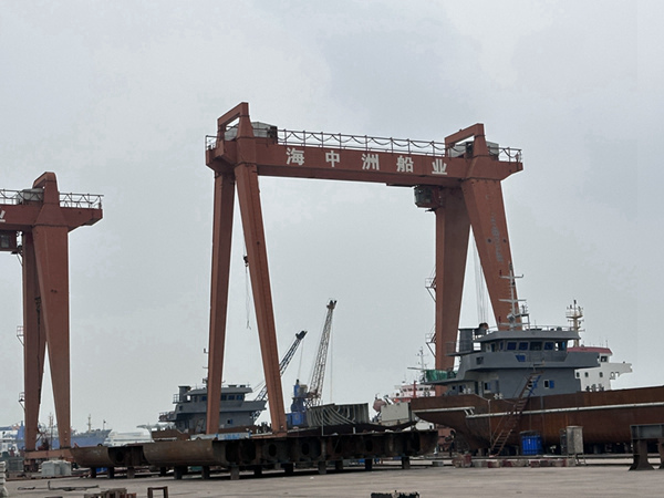 江蘇南京造船門式起重機(jī)廠家造船門式起重機(jī)運(yùn)行平穩(wěn)
