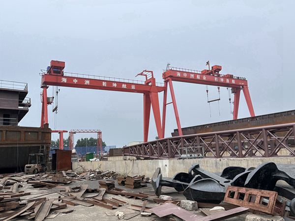 山東營(yíng)口造船門式起重機(jī)廠家造船門式起重機(jī)精準(zhǔn)的定位與操作