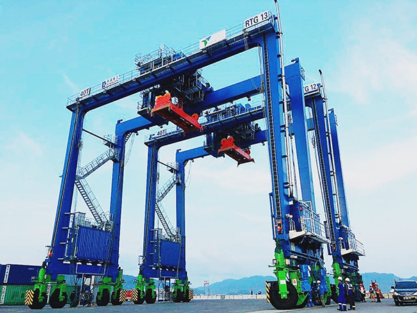 湖北武漢集裝箱門式起重機(jī)廠家集裝箱門式起重機(jī)自動化程度高