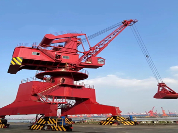 山東青島單臂架門座式起重機(jī)公司單臂架門座式起重機(jī)高效作業(yè)
