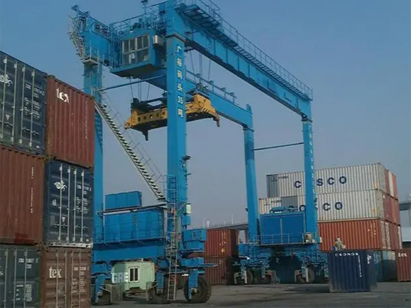 安徽蕪湖集裝箱門(mén)式起重機(jī)廠家集裝箱門(mén)式起重機(jī)適應(yīng)性強(qiáng)